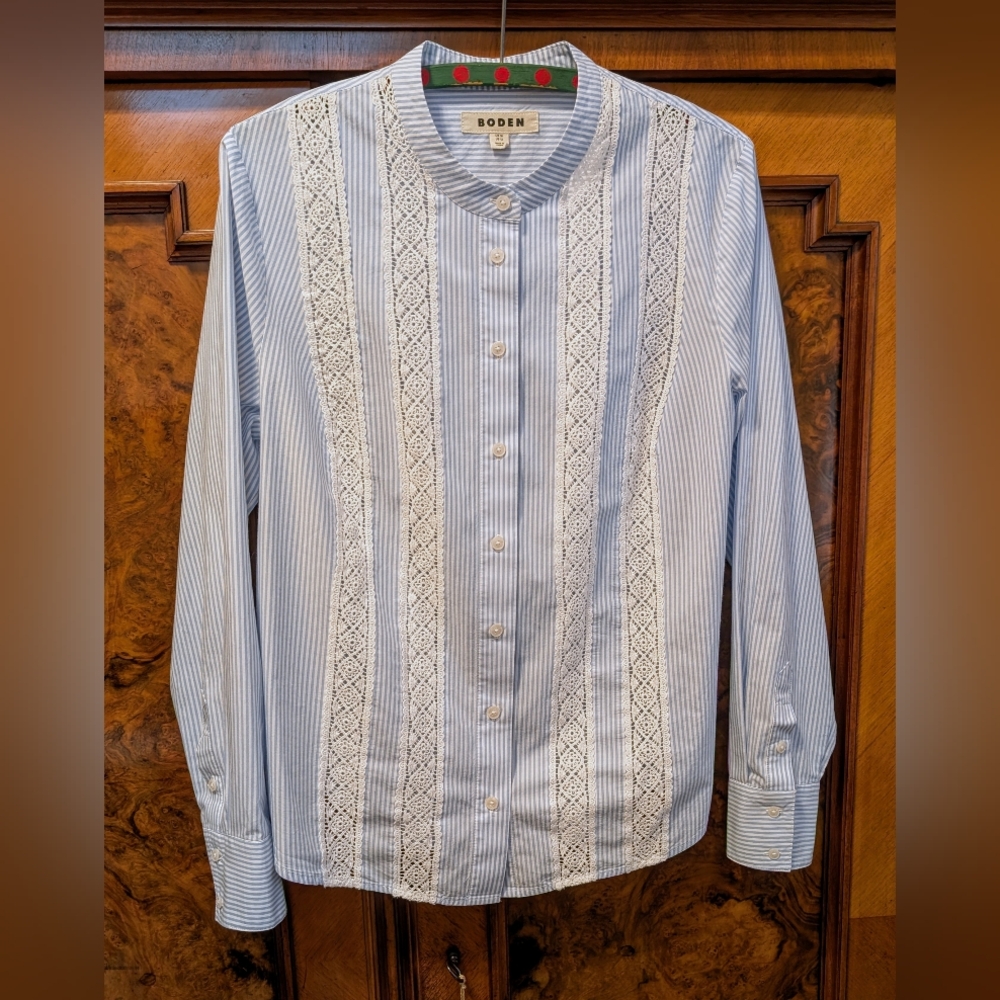Boden Blue and White Oxford Striped Button Front Shirt. Size 12.